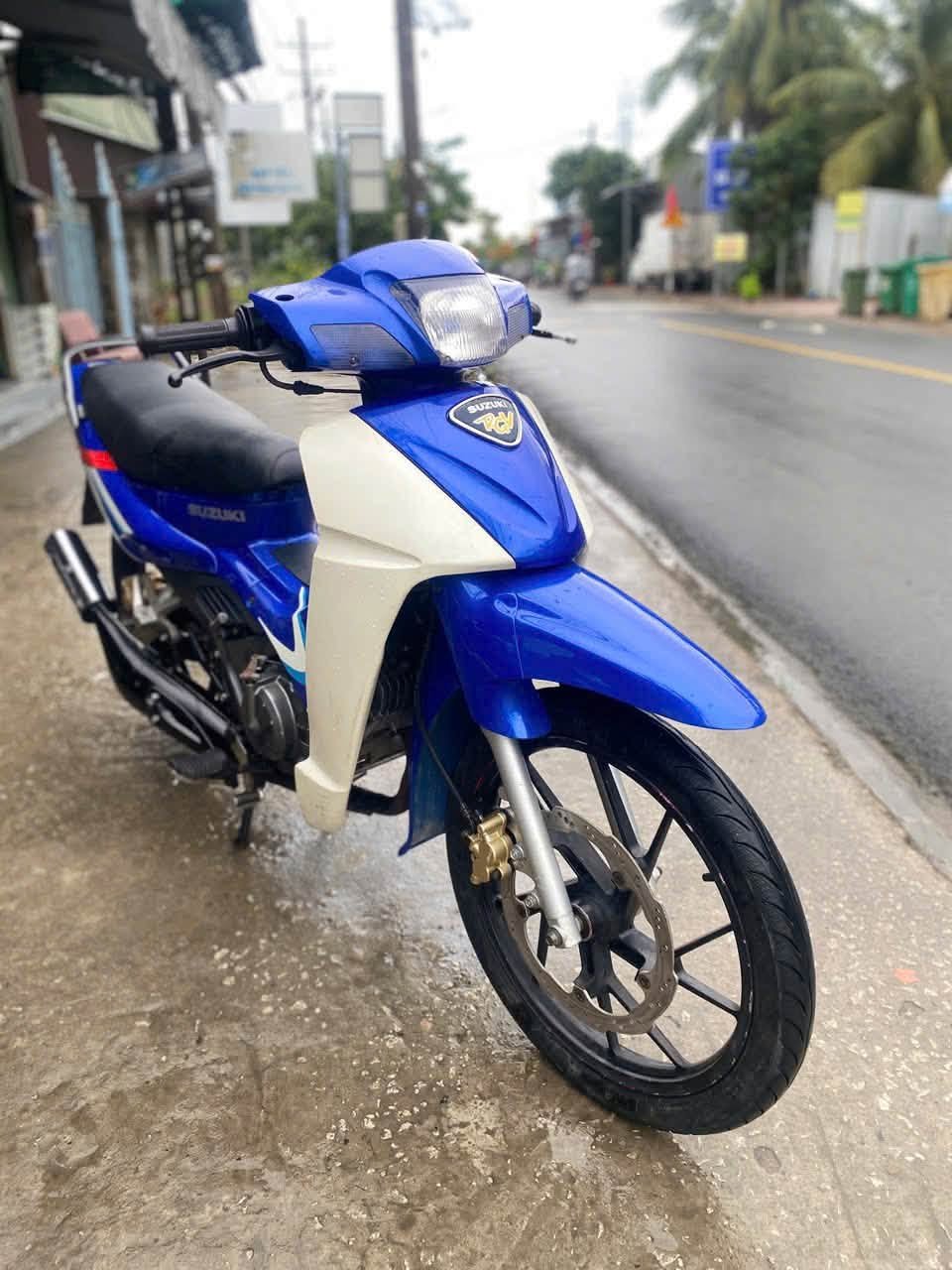Suzuki Sport Xipo Xanh Trắng – Selected