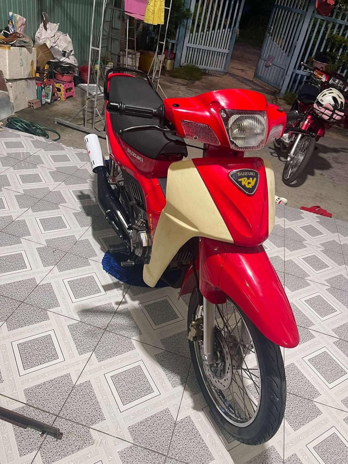 Suzuki Sport Xipo RGV Đỏ Kem – Premium